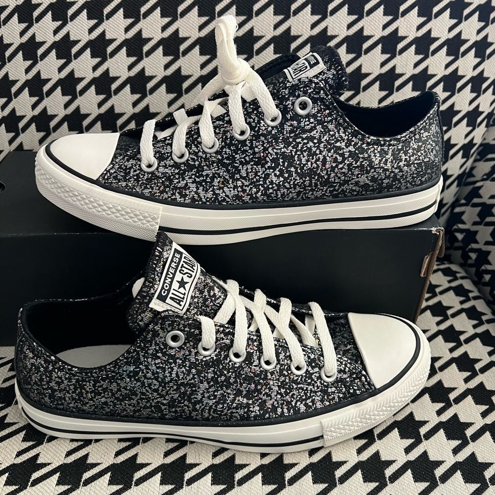 Converse CTAS OX Sneakers- Size 10